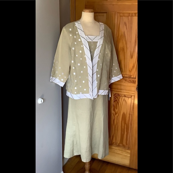 WHY NY Dresses & Skirts - TAN FULLY LINED WHY NY DRESS